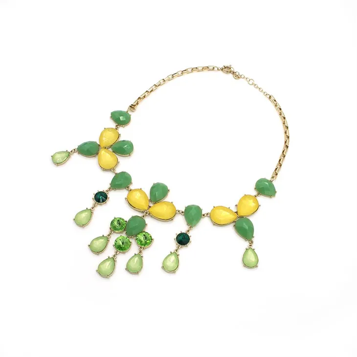 สร้อยคอพร้อมจี้หยดน้ำ