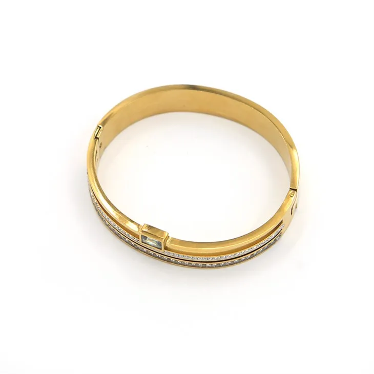 สร้อยข้อมือลายดาวสีทอง