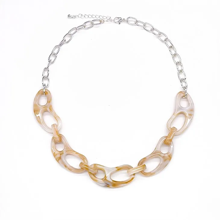 สร้อยคอสีเงินเข้ม